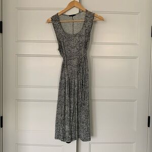 Black and white Gap jersey dress